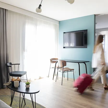 Adagio Centre 4*