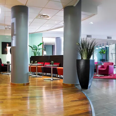 Adagio Centre Aparthotel 4*
