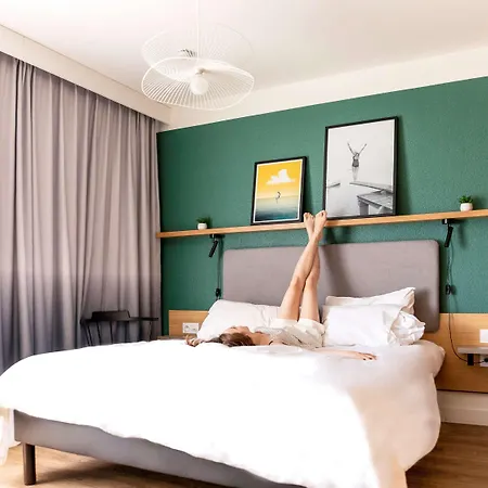 Adagio Centre Aparthotel 4*