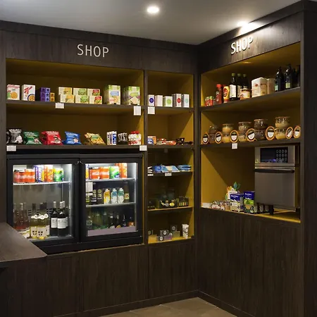 Adagio Centre 4*